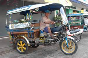 Im Isaan fungieren vorwiegend luftige Tuk-Tuk als Taxi.