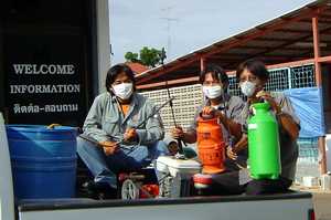 Ein Team der Eastern Pattaya Company mit der umfangreichen Ausrüstung für eine Pest Control