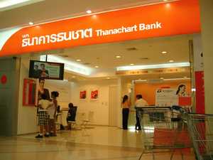 Die Thanachart Bank, hier die Filiale im Einkaufszentrum Lotus an der North Pattaya Road, gewährt von allen Geschäftsbanken die höchsten Zinssätze. Direkt neben dieser Mini-Filiale können Thais und Ausländer in den Geschäftsräumen der Tochtergesellschaft Thanachart Securities ihr Geld an der Bangkoker Börse platzieren.