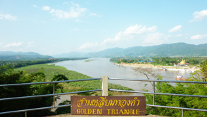 Das Goldene Dreieck lässt sich kaum an einer anderen Stelle treffender lokalisieren als am Zusammenfluss des Mae Sai Rivers und des Mekong in Sob Ruak. Fotos: bj 