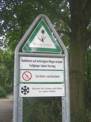 Orientierungshilfe in Berlin. 