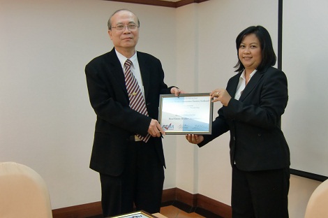REBA-ES-Präsidentin May Watson mit Dr. SomsakMuneepeerakul, Präsident REBA Thailand.