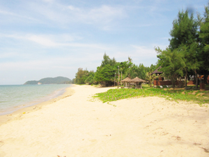 Der idyllische Chao Lao Beach überzeugt durch seine Sauberkeit und präsentiert sich wochentags menschenleer.