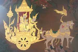 Wand- und Deckenmalereien im Ubosoth, ausgeführt von namhaften Künstlern aus Thailand. 