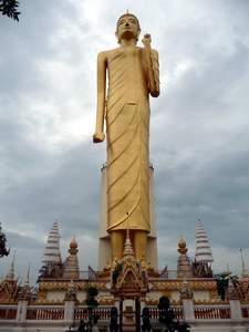 Roi Et beherbergt die höchste Buddha-Statue der Welt.