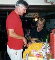  Heike vom Restaurant Simpl mit TUI Axel Borsdorf; seit 25 Jahren ist das „Alt Heidelberg“ Stammtisch-Treff der TUI- 