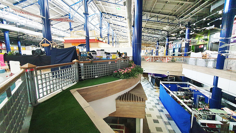 Alle Shops in der Shopping Mall CentralMarina sind geschlossen. Nur der Supermarkt ist geöffnet.