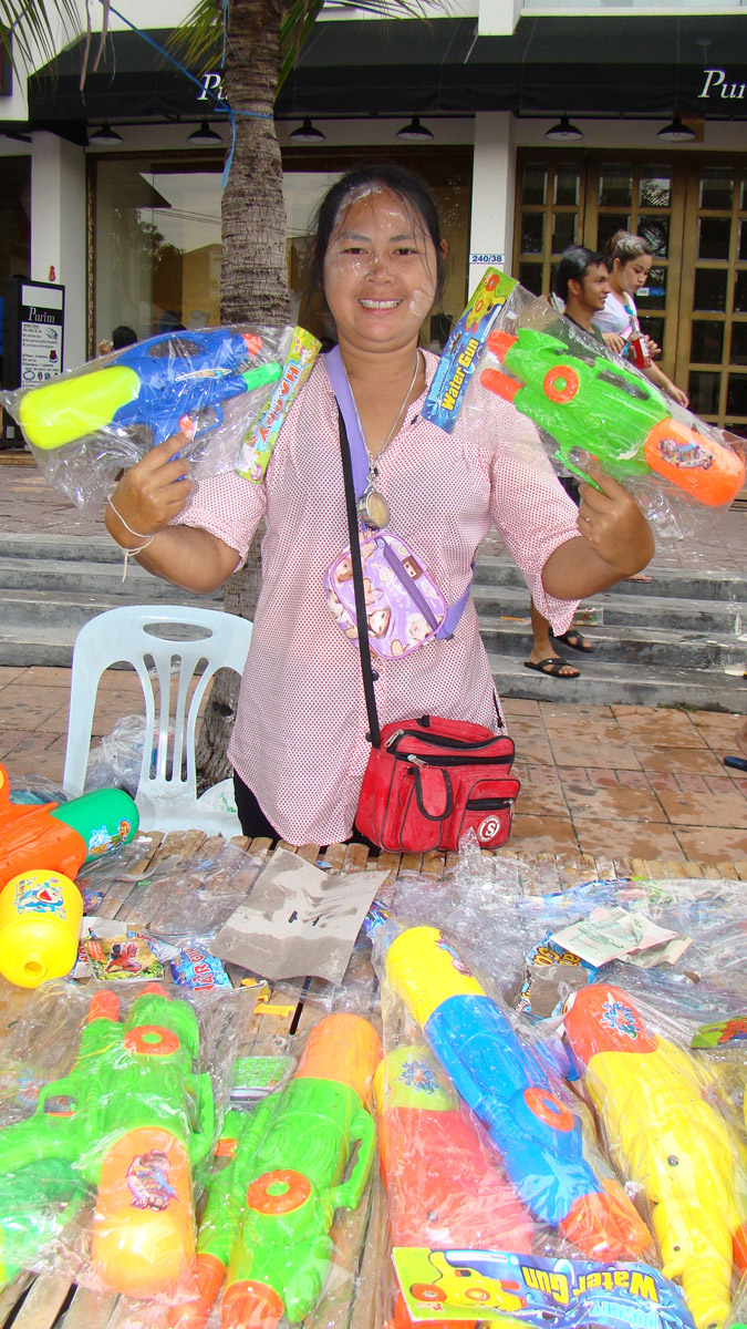 Songkran ohne Wasserpistolen ist für viele unvorstellbar. Foto: bj