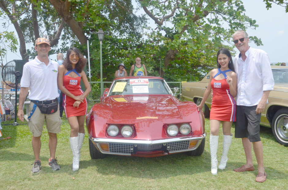 Zum zweiten Mal organisieren Jo Klemm (r.) und Martin Koller (l.) die größte Young- und Oldtimer Show der Ostküste. Auch DER FARANG ist mit einem Pressestand dabei.
