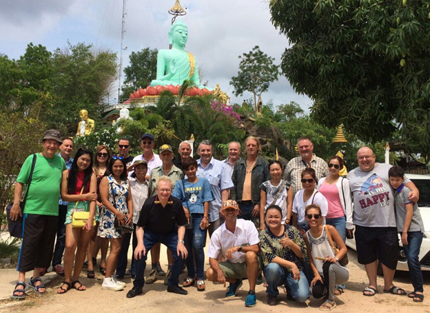 Unternommen werden gemeinsame Ausfahrten zu Attraktionen im Umfeld von Pattaya.