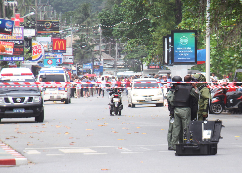 Nach einer Explosion wurden auch weite Teile Patongs auf der Ferieninsel Phuket abgesperrt. Foto: Yongyot Pruksarak