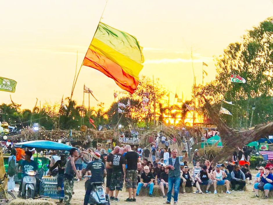 Auf der Burapa Bike Week feiern Hippies, Indianer und Rocker ein Biker-Festival des Friedens und der Freiheit.
