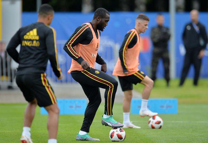 Der belgische Spieler Romelu Lukaku (M.) während einer Trainingseinheit. Foto: epa/Peter Powell