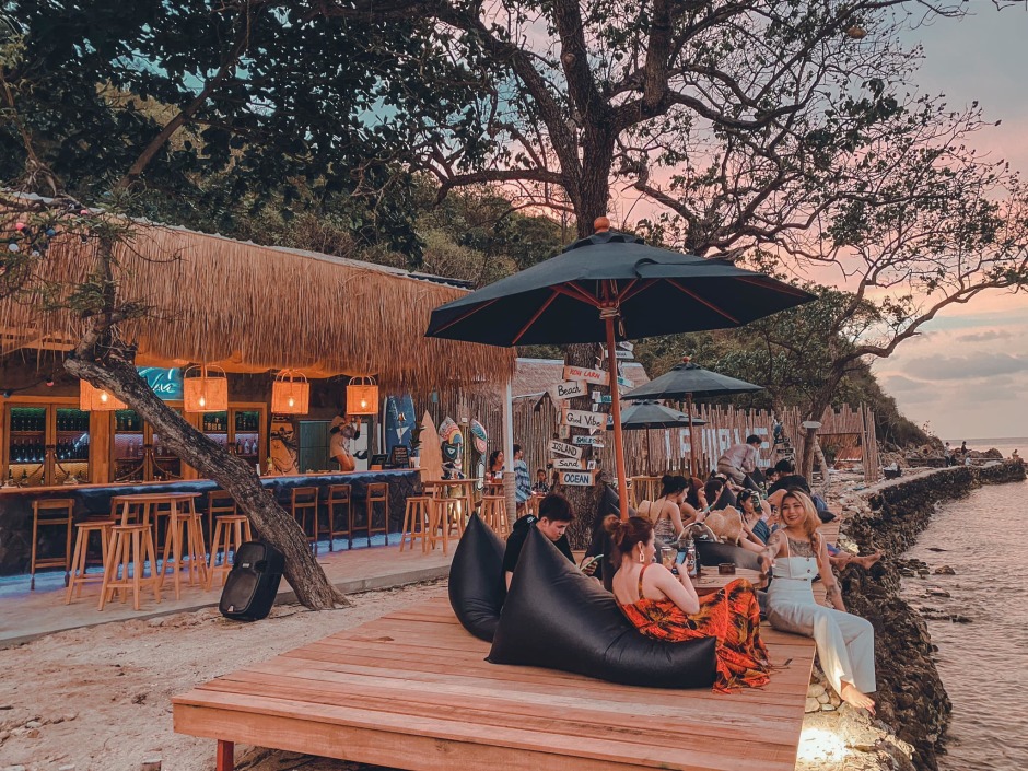 Le Wave befindet sich gleich neben der Sangwan Beach Villa und gilt als derzeit angesagteste Beach Bar der Insel. Foto: Le Wave