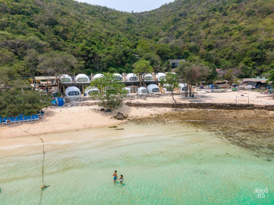 Die außergewöhnlichste Unterkunft ist die Sangwan Beach Villa. Genächtigt wird in Komfortzelten direkt am Strand. Foto: Sangwan Beach Villa