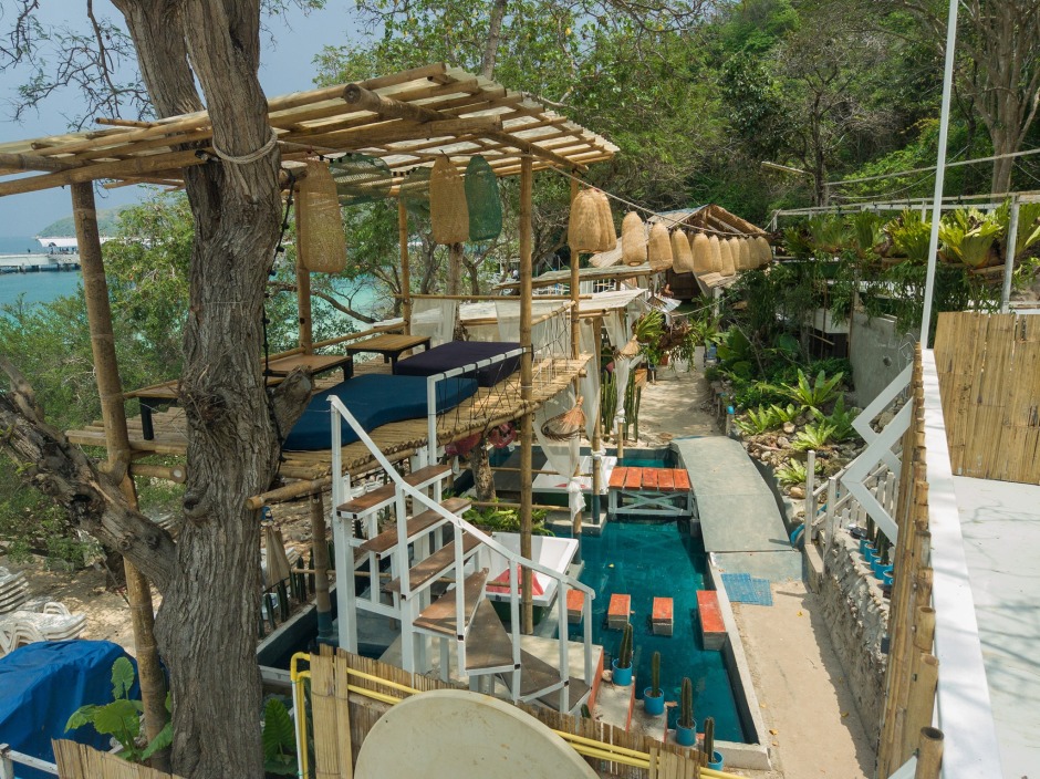 Das brandneue Resort befindet sich nur einen Steinwurf vom Tawaeng Beach entfernt und ist ideenreich gestaltet. Foto: Sangwan Beach Villa