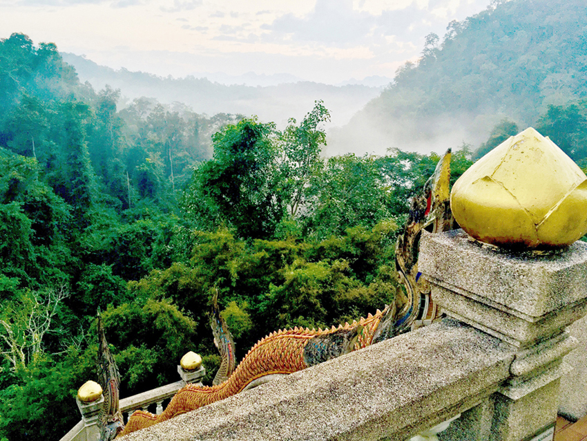 510 Stufen muss man erklimmen, um den Bergtempel Wat Tham Pha Phlong zu erreichen. Die Aussicht ist überwältigend.