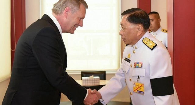 Christian Wulff wurde nach seiner Landung in Bangkok von Regierungsvertretern begrüßt.
