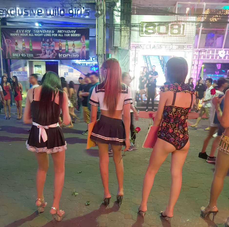 Lasziv und freizügig präsentiert sich der Nightlife-Strip Walking Street im Süden der Stadt. Foto: Jahner