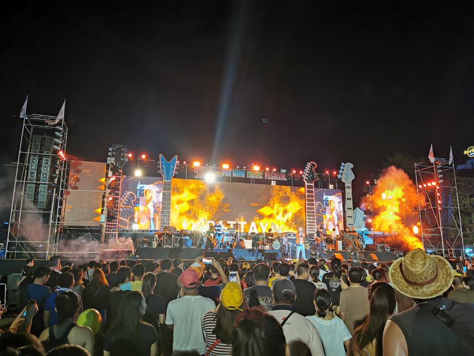 Festivalbesucher dürfen sich auf die besten thailändischen Bands der Stunde und aufwendige Bühnentechnik freuen.