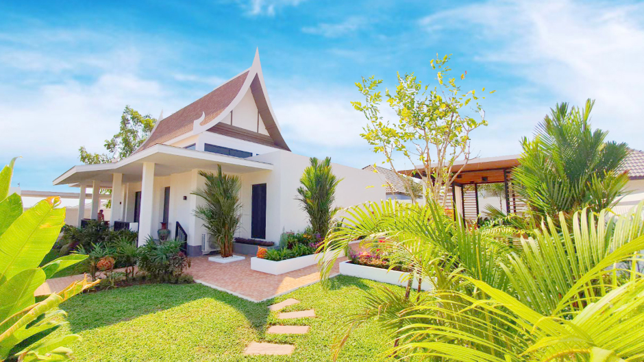 Die privaten Poolvillen in Sunshine Prestige sind an den thailändischen Baustil aus der Zeit um 1700 angelehnt. Das Ergebnis ist eine stilvoll-smoderne Hommage an die traditionelle Thai-Baukunst auf 130 Quadratmetern Wohnfläche.