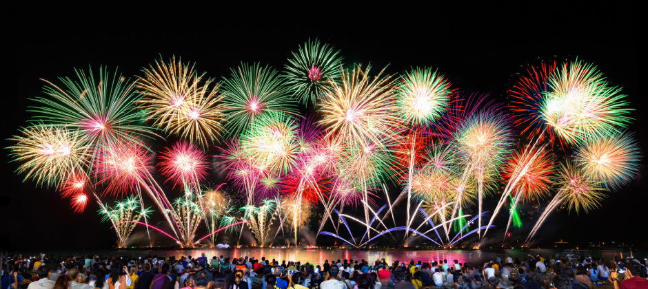 Das Festival gehört zu den beliebtesten Großveranstaltungen in Pattaya und gilt als Publikumsmagnet. Bis zu 200.000 Besucher zählte das Festival pro Tag in den Vorjahren. Foto: Petch A Ratana / Adobe Stock