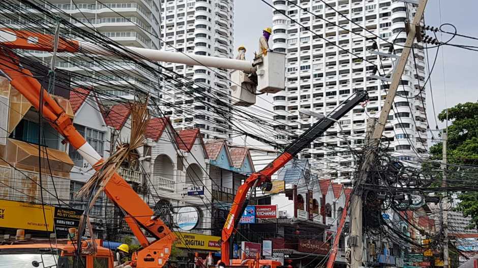 Die Arbeiter des Elektrizitätswerkes waren mehrere Stunden im Einsatz. Foto: Daniel Schwarting