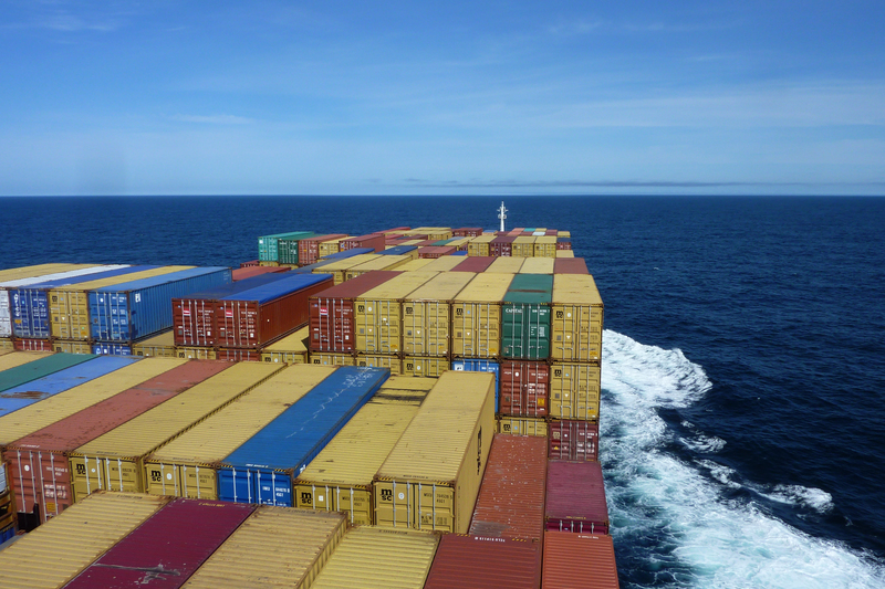 Keine Ablenkung und viel Zeit zum Nachdenken: Auch eine Seereise auf einem Containerschiff kann entschleunigen. Foto: Arne Gudde/langsamreisen.de/dpa-tmn