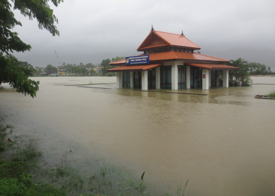 Land unter im Touristen-Hilfszentrum im Chaweng Lake: Das Untergeschoss ist geflutet.