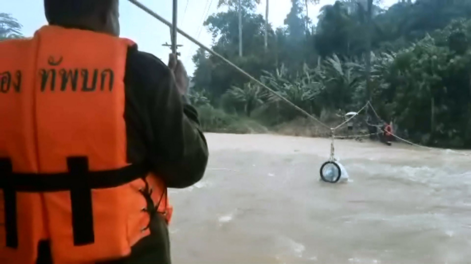 In 12 Provinzen sind die Rettungskräfte rund um die Uhr im Einsatz.