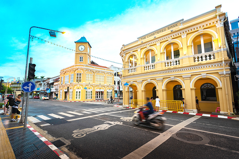 Die im sino-portugiesischen Stil erbaute Altstadt von Phuket Town begeistert auch immer mehr Thai-Traveller. Foto: fototrips / Adobe Stock