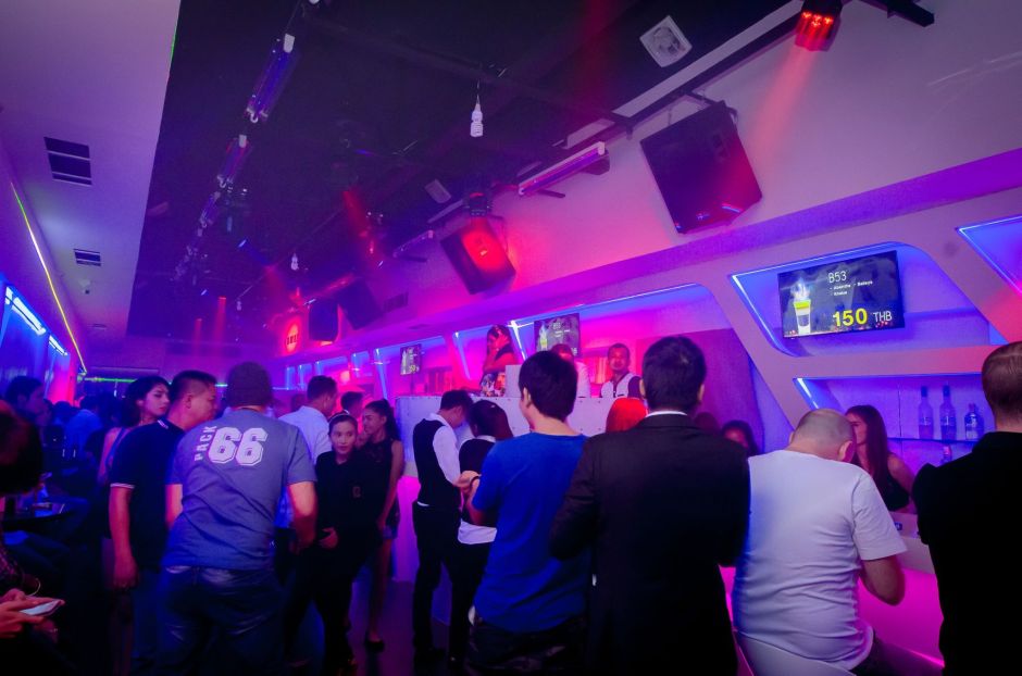House Music, gutgeschüttelte Cocktails und eine fette Light Show bilden das Erfolgsrezept des dClub.