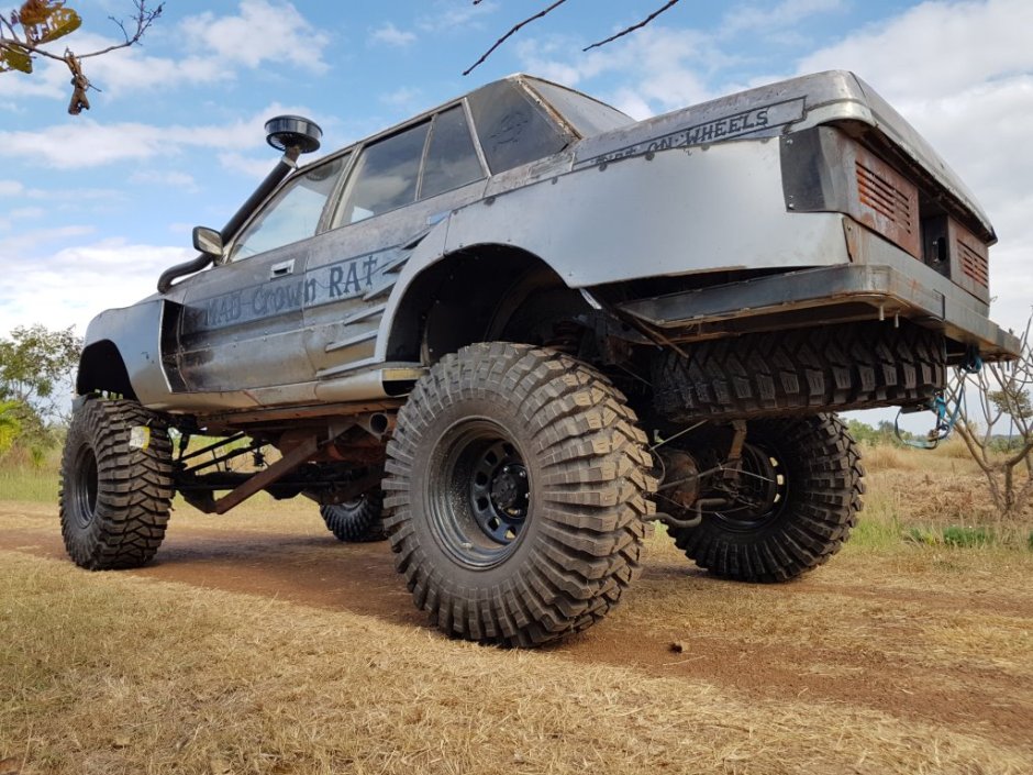 Als Basis für dieses brachiale Gefährt diente ein Toyota Crown.