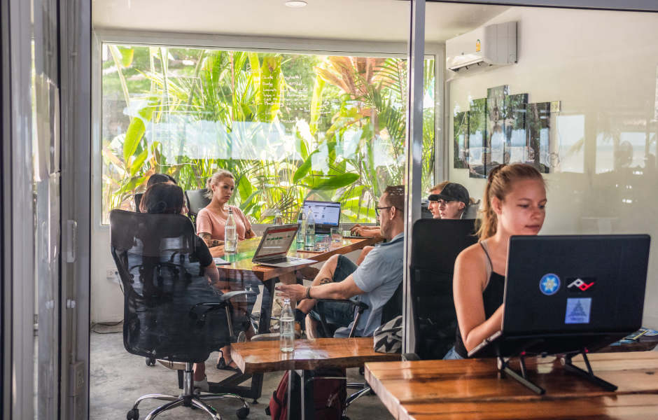 Der Co-Working-Space im „La Casa Tropicana“ bietet E-Nomaden alles, was sie zum Arbeiten auf Reisen benötigen. Foto: La Casa Tropicana