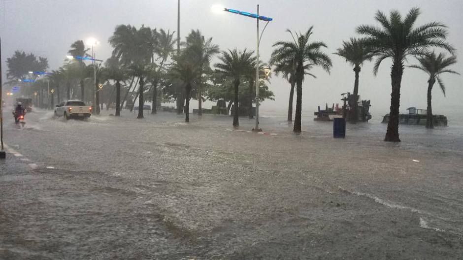 Land unter auch auf der Beach Road.