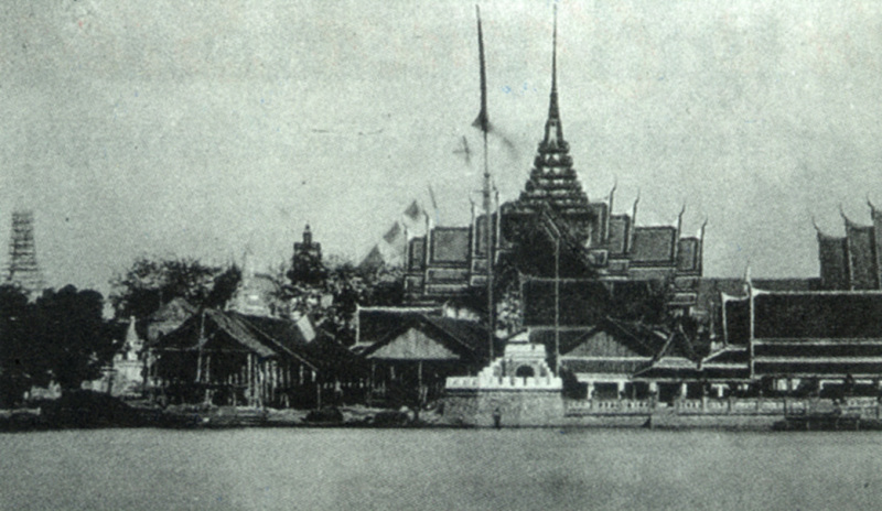 Der Ratchavoradis Pier am Fluss Chao Phraya.