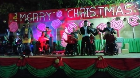 Weihnachtsfeier der Father Ray Foundation.