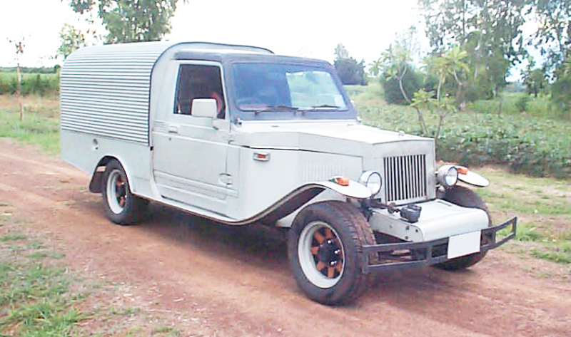 Der Kastenwagen auf Suzuki-Basis bietet Platz für ein Bett.