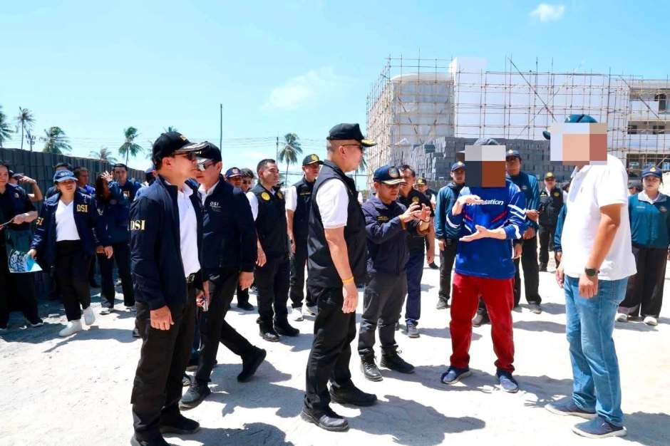 Die Ermittler führten im Zuge der Razzien Gespräche mit Beteiligten und nahmen die Baustelle eines Immobilienprojekts in Augenschein. Bild: Department of Special Investigation (DSI)