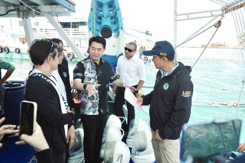 Vertreter der Stadt und beteiligter Behörden informieren sich an Bord über Abläufe, Sicherheitsvorkehrungen und Genehmigungsunterlagen. Bild: PR Pattaya
