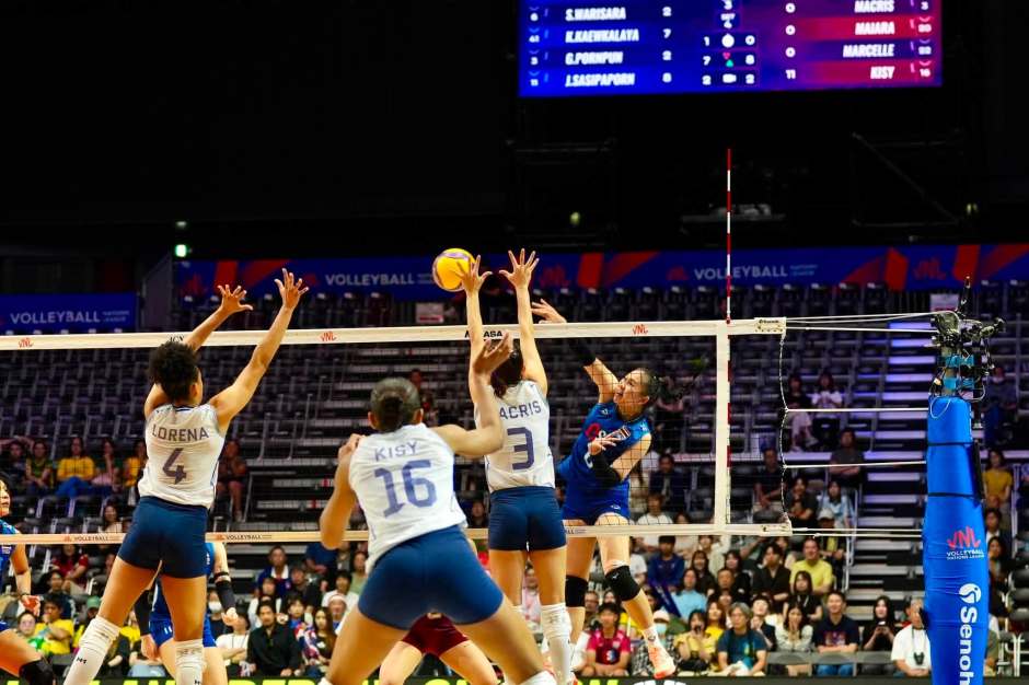 Thailands Angriff setzt sich gegen den brasilianischen Block durch. Bild: Thailand Volleyball Association