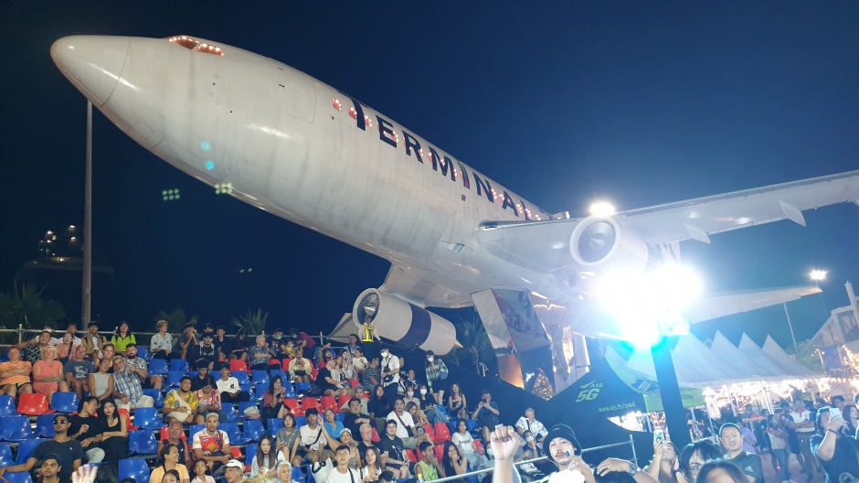 Besucher des Street Basketball Festivals am Terminal 21 Pattaya. Foto: Jahner