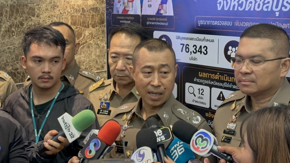 Pol Gen Kittirat Phanphet, Chef der Königlich Thailändischen Polizei, erläutert den Umfang der Ermittlungen vor den Medien. Bild: TMN.TV