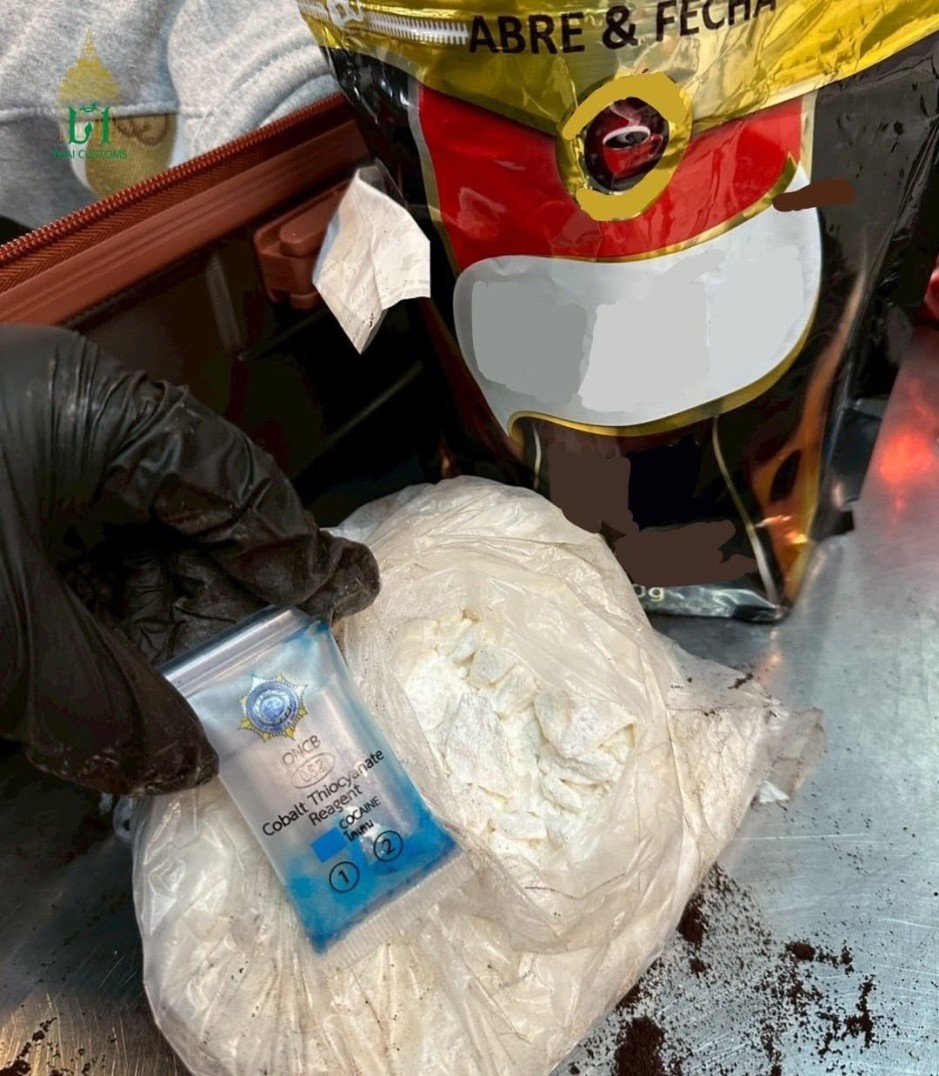 Ein Schnelltest bestätigt den Verdacht der Ermittler: Das in den Verpackungen entdeckte Pulver wurde als Kokain identifiziert. Bild: The Customs Department