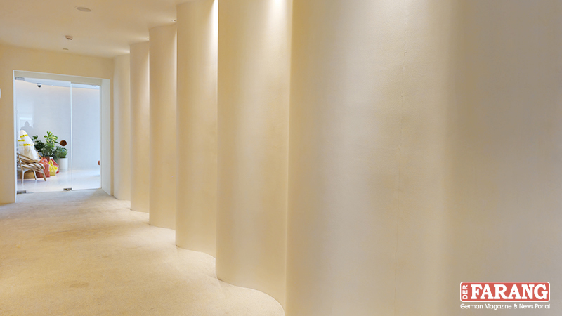 Weiche Linien statt Kanten: Die geschwungene Architektur des Resorts schafft ein Gefühl von Ruhe und Balance.