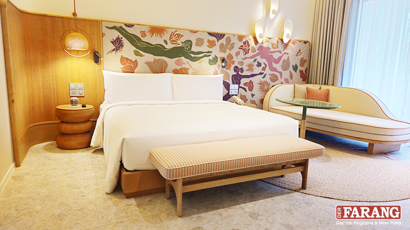 Das Interieur vereint Retro-Charme, Komfort und Kreativität – ein Raumkonzept für entspanntes Wohlfühlen.