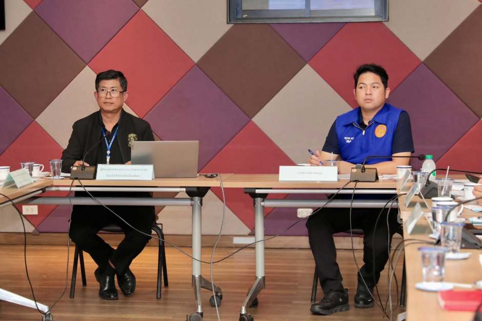 Vertreter der Stadtverwaltung, Behörden und Unternehmer informierten über die neuen Parkvorschriften für die Beach Road. Bild: PR Pattaya
