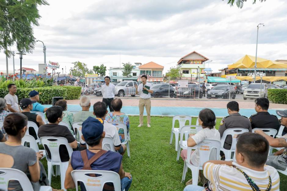 Vertreter der Stadt Pattaya informierten Anwohner und Händler über den geplanten Testbetrieb und die künftige Nutzung des Piers. Bild: TMN.TV