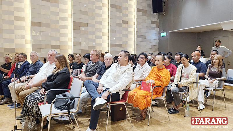 Volles Haus beim WM-Talk in Bangkok: Ein bunt gemischtes Publikum verfolgt die Veranstaltung aufmerksam.