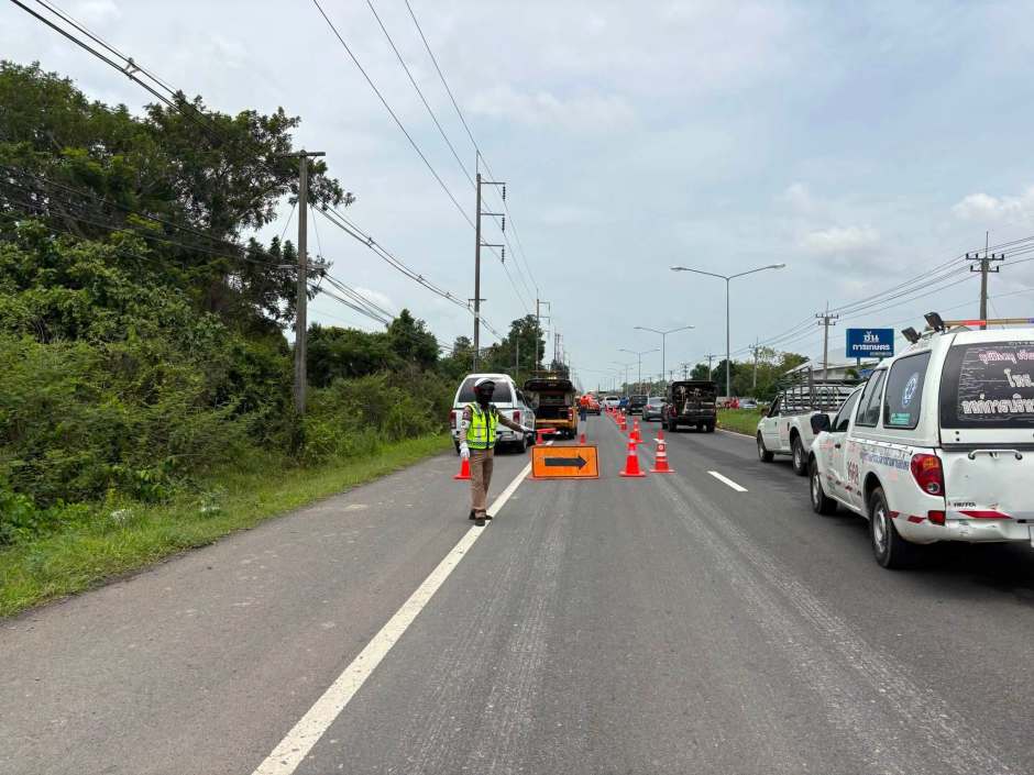 Für die Bergungs- und Rettungsarbeiten wurde der Verkehr auf dem Highway 214 zeitweise an der Unfallstelle vorbeigeleitet. Bild: JS100 Radio